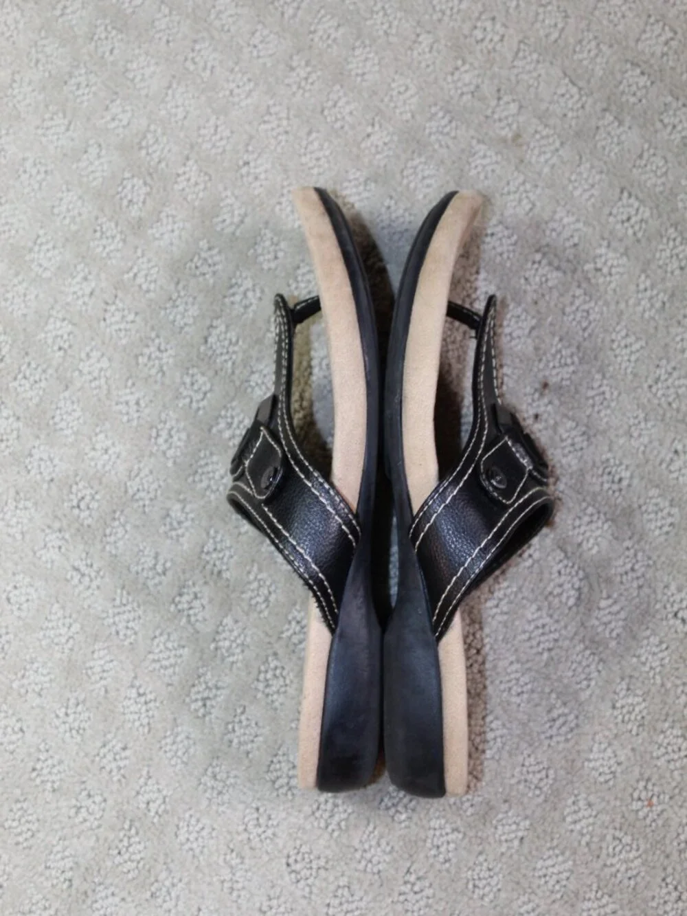 St. John's Bay Size 7M Black Faux Leather Cushioned Thong Sandals